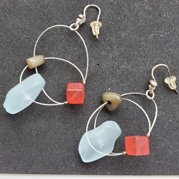 Floating Illusion Earrings - Picture 2 of 3